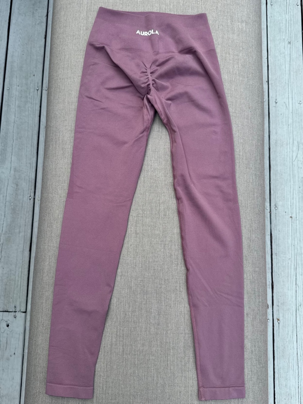 NWOT Aurola Scrunch Butt Seamless Leggings Dusty Mauve Small